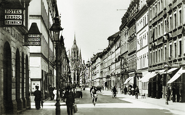 Die Landwehrstraße im historischen Bahnhofsviertel mit Hotels und Geschäften