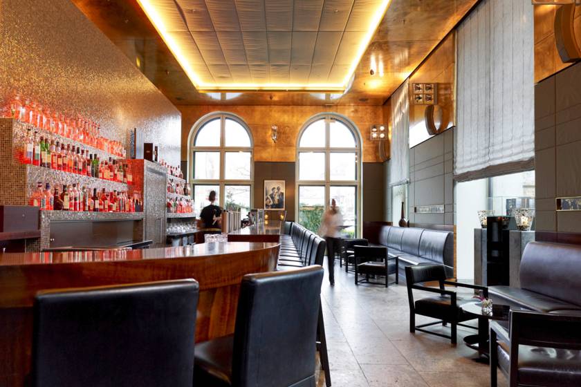 Sofitel Schwarz & Weiz Bar